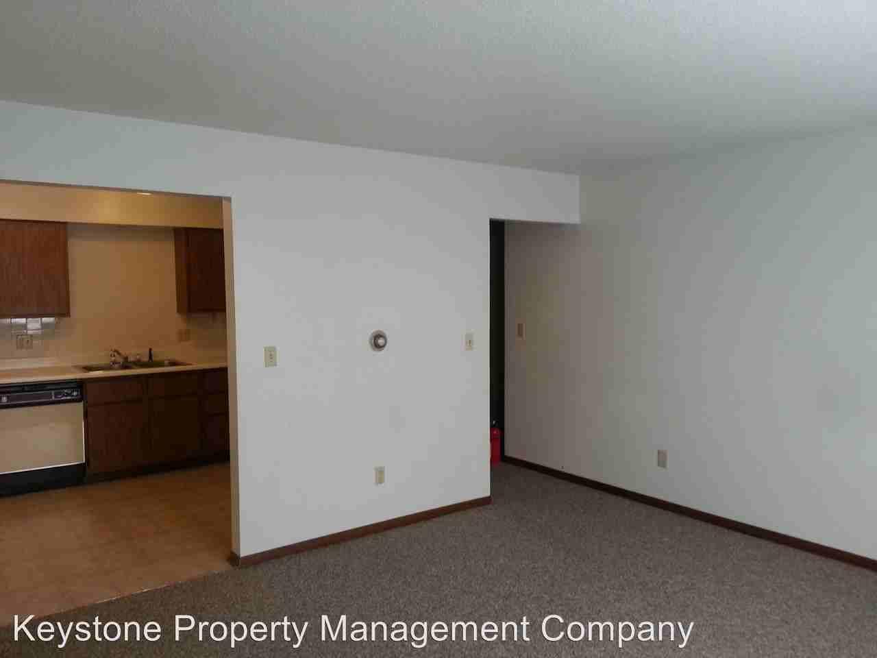 720 E Market St - Photo 2 of 9