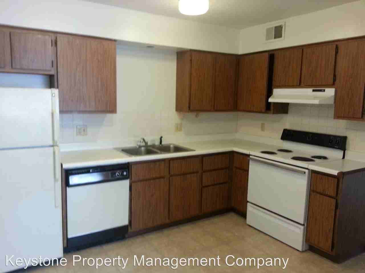 720 E Market St - Photo 3 of 9