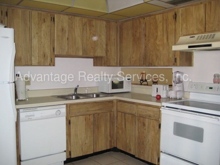 10722 Crowngate Ln - Photo 3 of 14