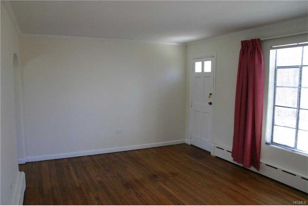 48 Medway Ave - Photo 3 of 22