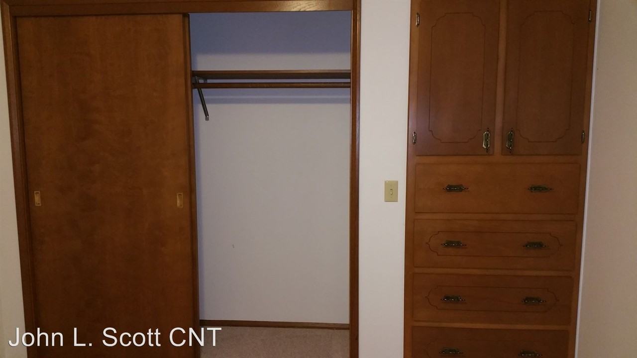 1807 N Tower Ave - Photo 3 of 11