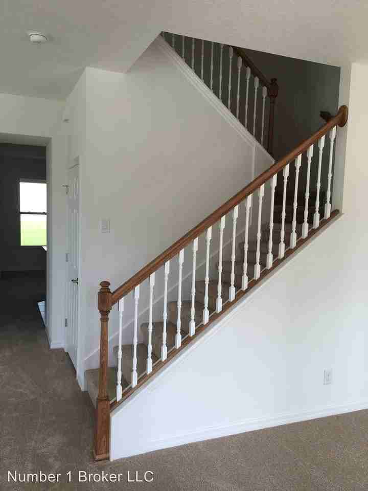 655 Longford Loop - Photo 2 of 18