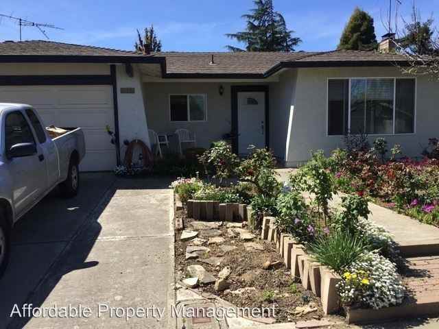 35411 Baldwin Pl - Photo 2 of 9