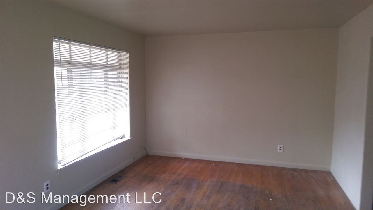 5121 S Dewey Ave - Photo 3 of 10