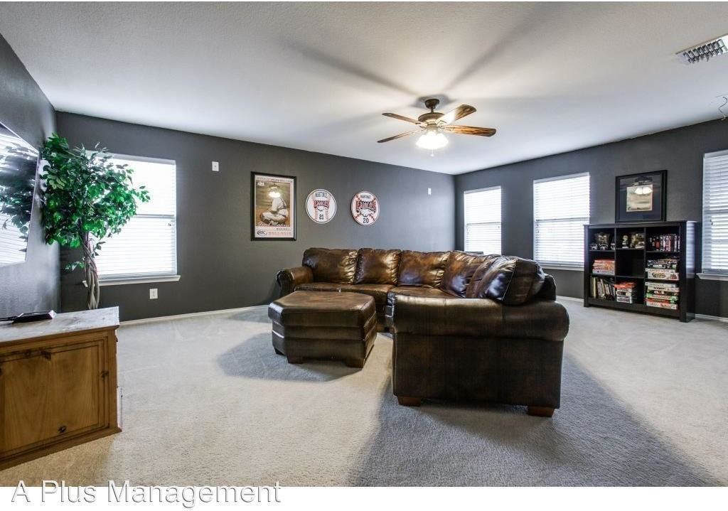 1501 Edgewater Dr - Photo 2 of 25