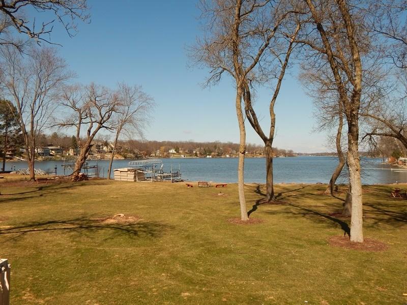 N48W34050 Jaeckles Dr - Photo 2 of 14