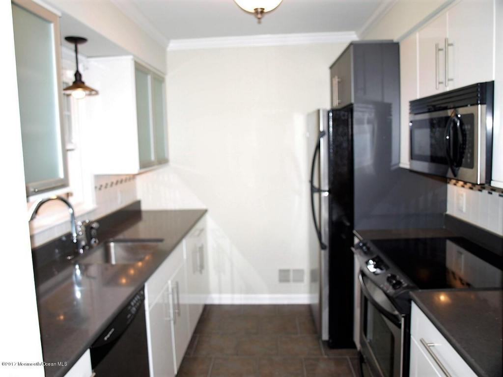 801 Wellington Pl - Photo 3 of 14