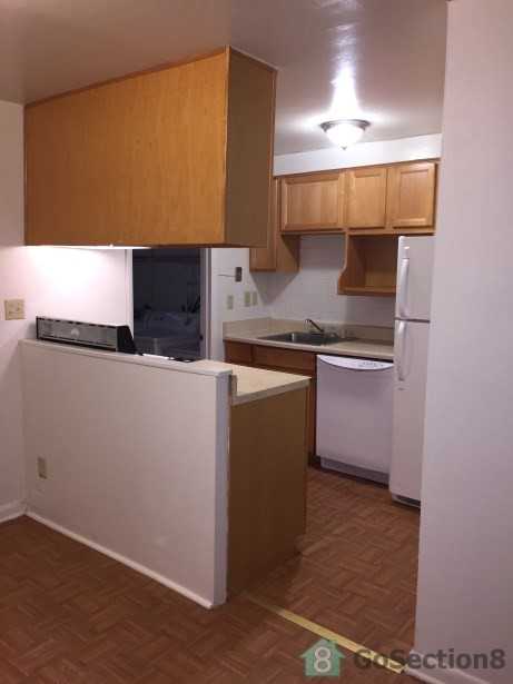 1591 Ingleside Ave - Photo 2 of 8