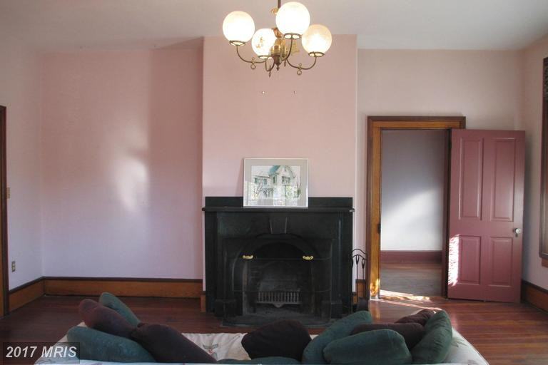 200 N Mill St - Photo 3 of 15