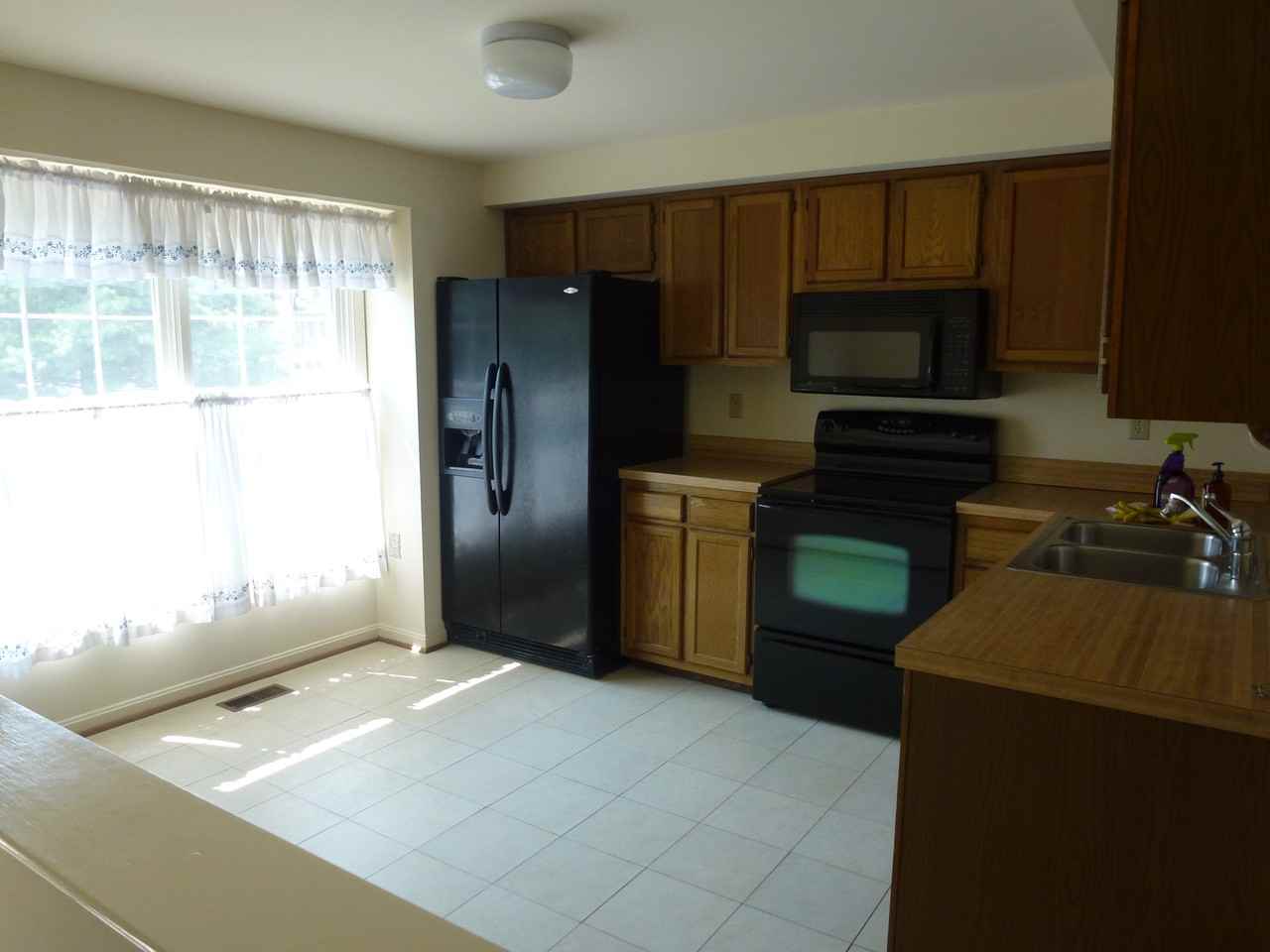 100 Edinburgh Ct - Photo 3 of 12