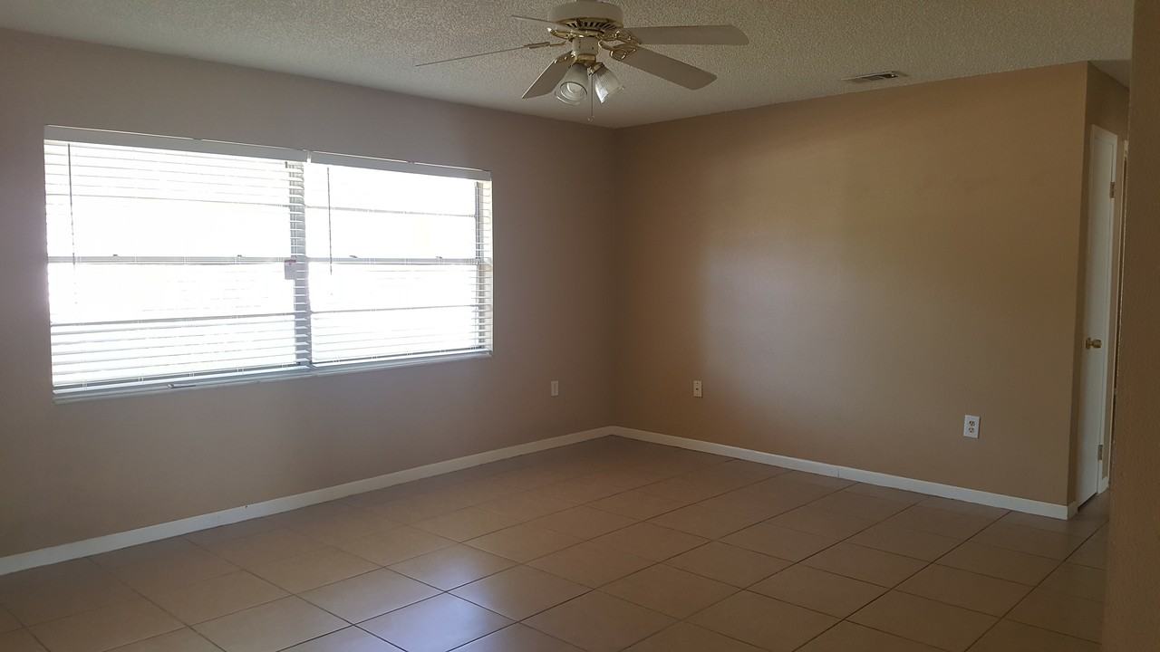 2208 Spring Cir - Photo 2 of 11