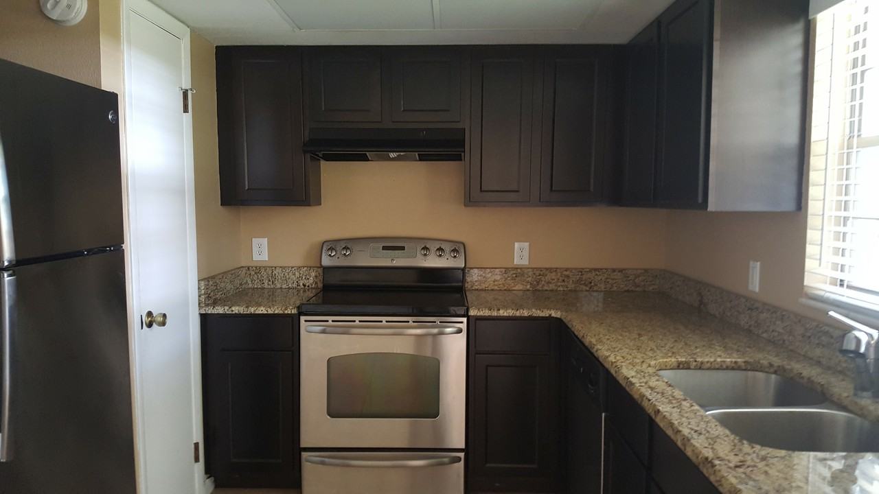 2208 Spring Cir - Photo 3 of 11