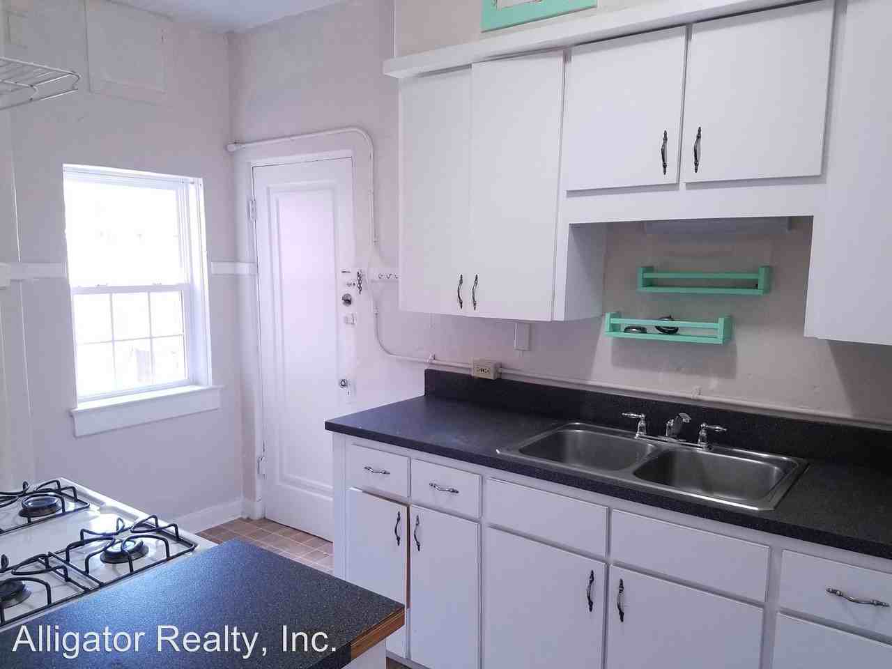 1227 SW 4th Ave - Photo 3 of 10