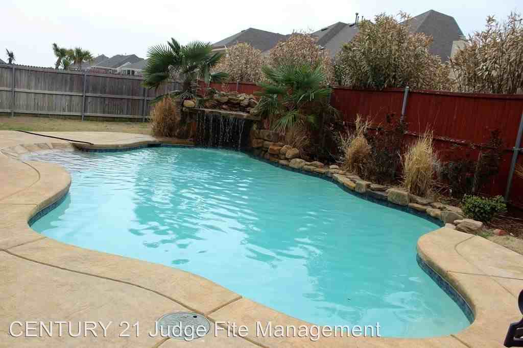 6923 Seascape Dr - Photo 2 of 10