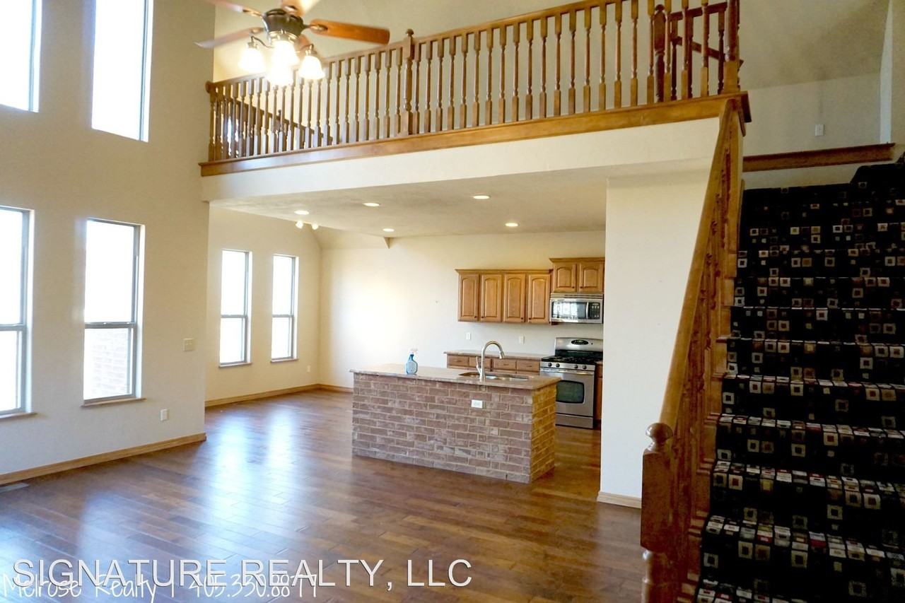 5825 NW 127th St - Photo 3 of 17