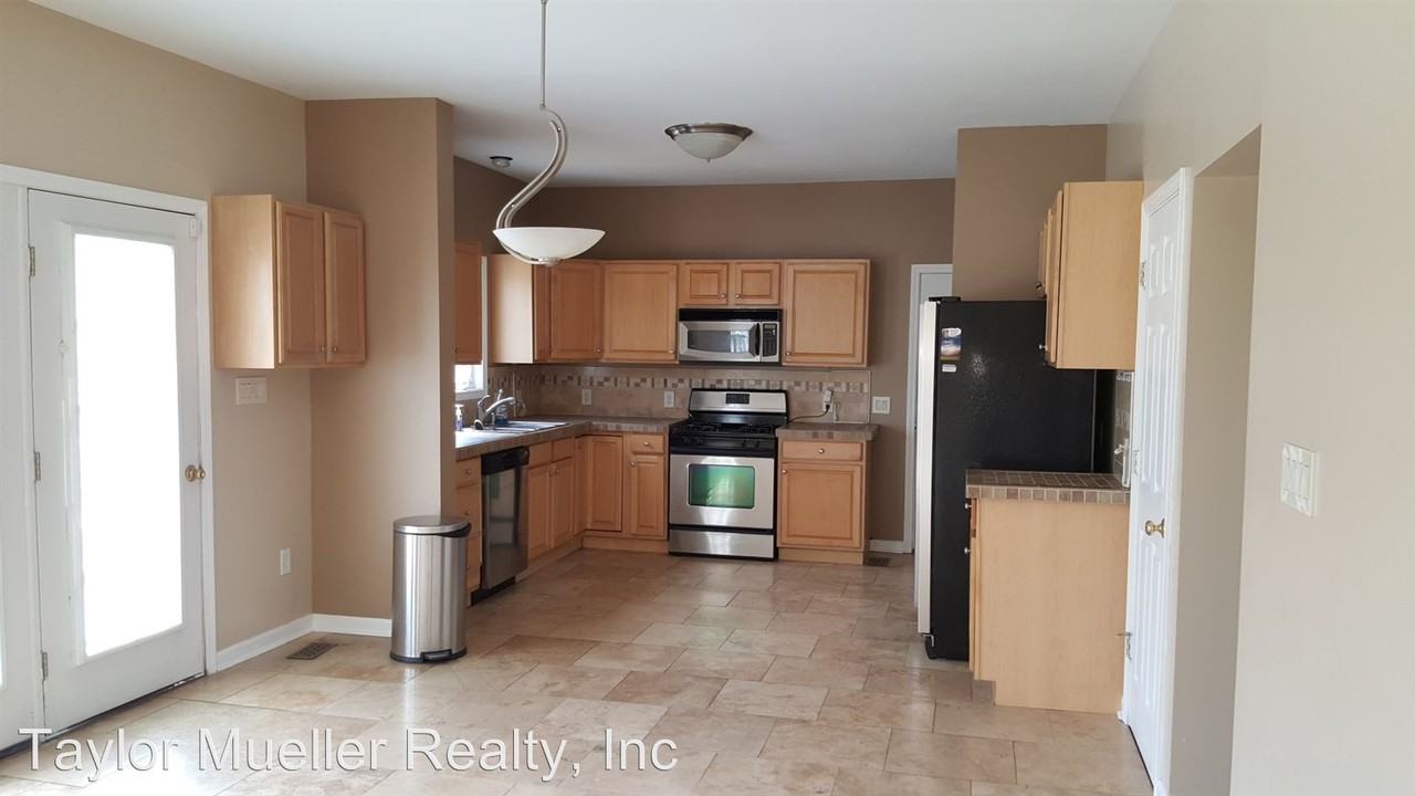 105 Atkins Way - Photo 2 of 14