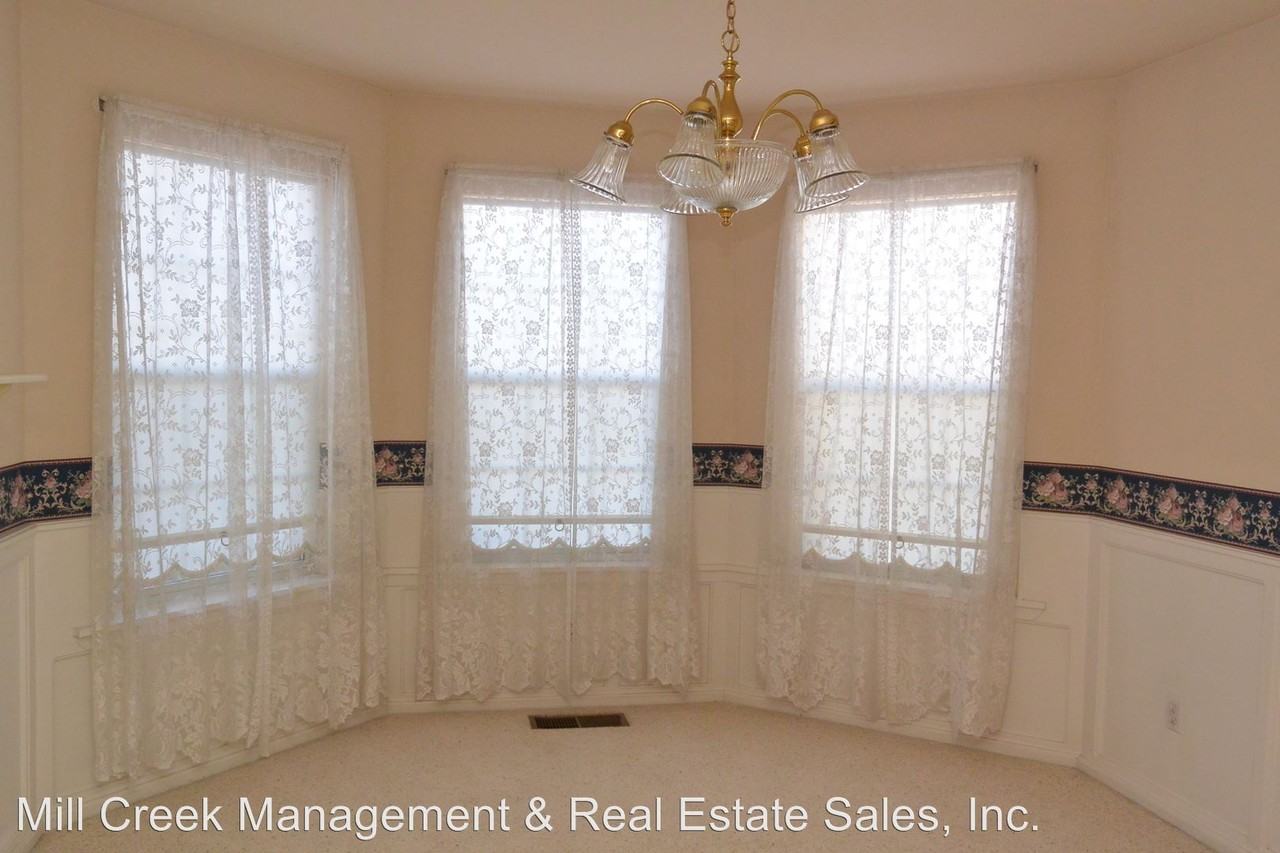 1652 S Exeter Ct - Photo 3 of 16
