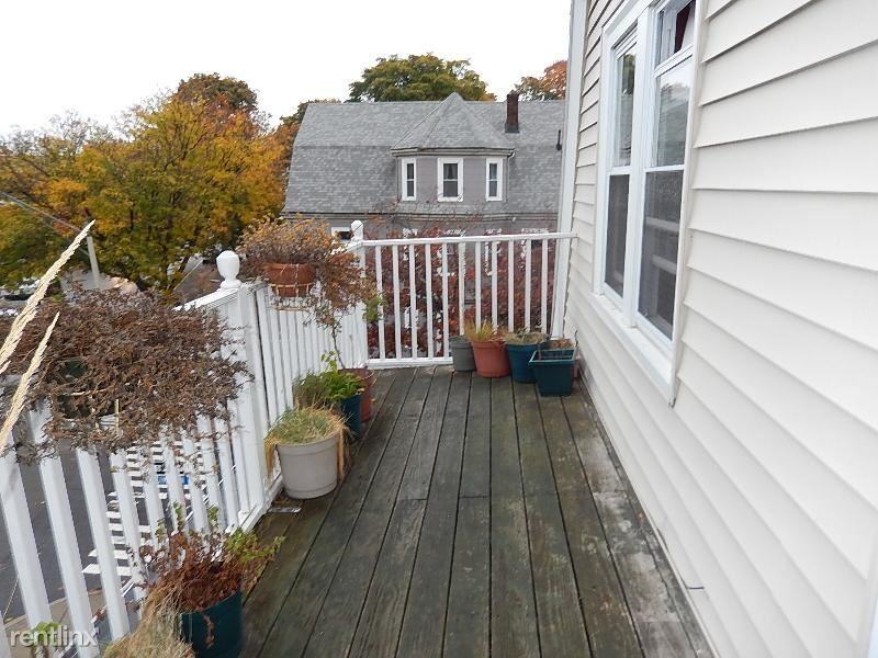 998 Broadway - Photo 3 of 4
