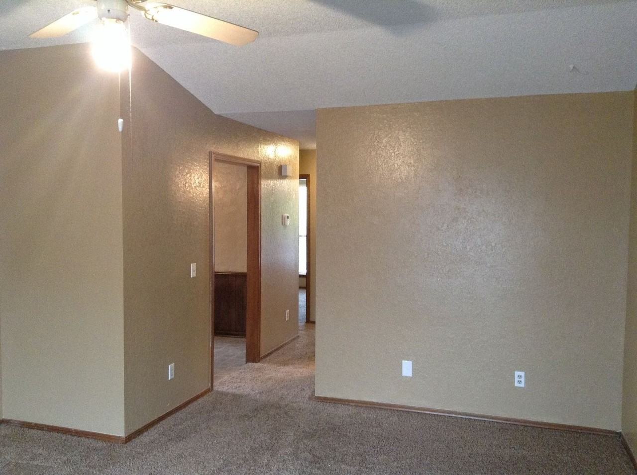 419 S Greengate Dr - Photo 2 of 9