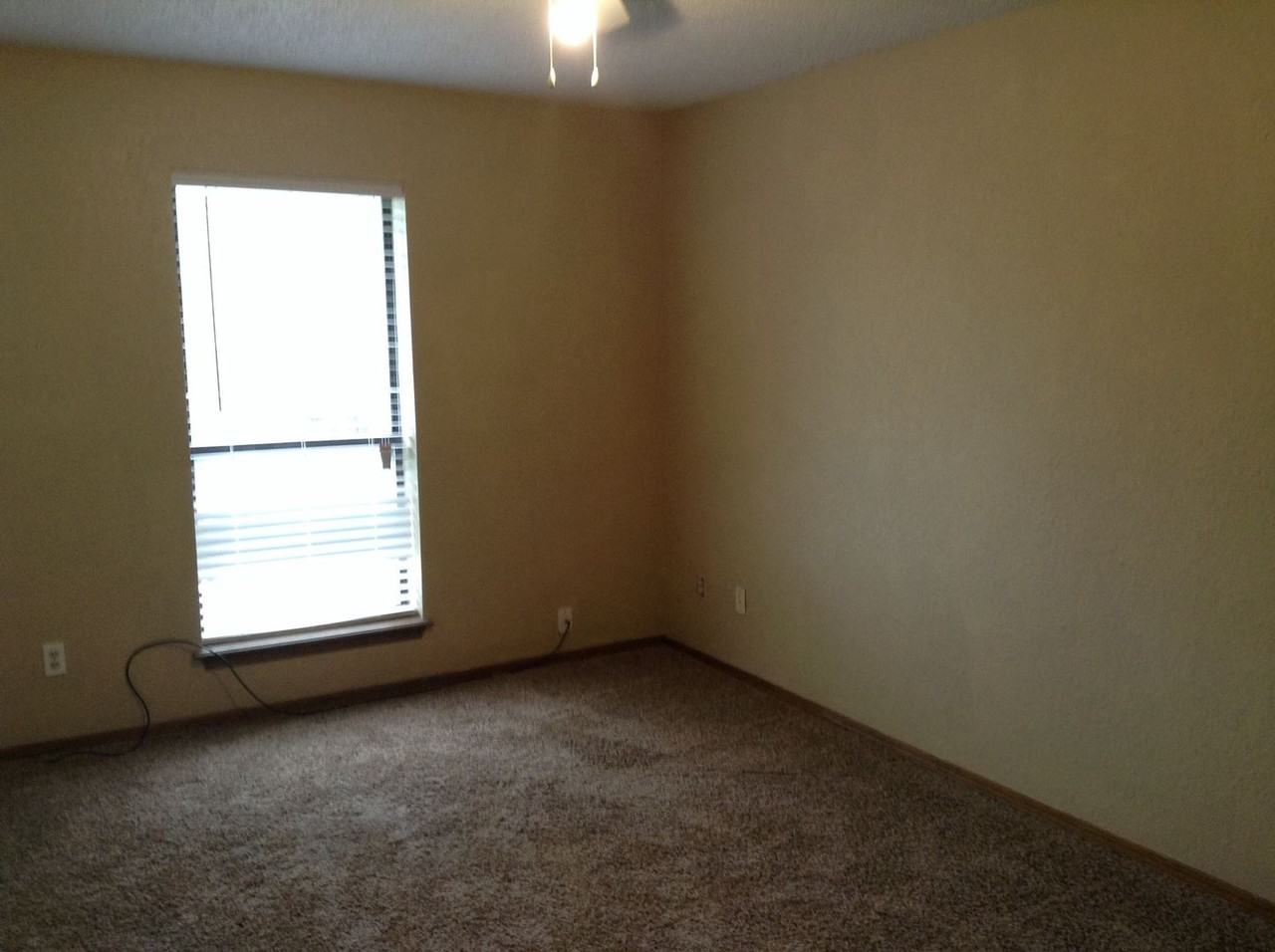 419 S Greengate Dr - Photo 3 of 9