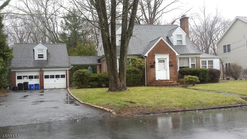 134 Chestnut St - Photo 2 of 4