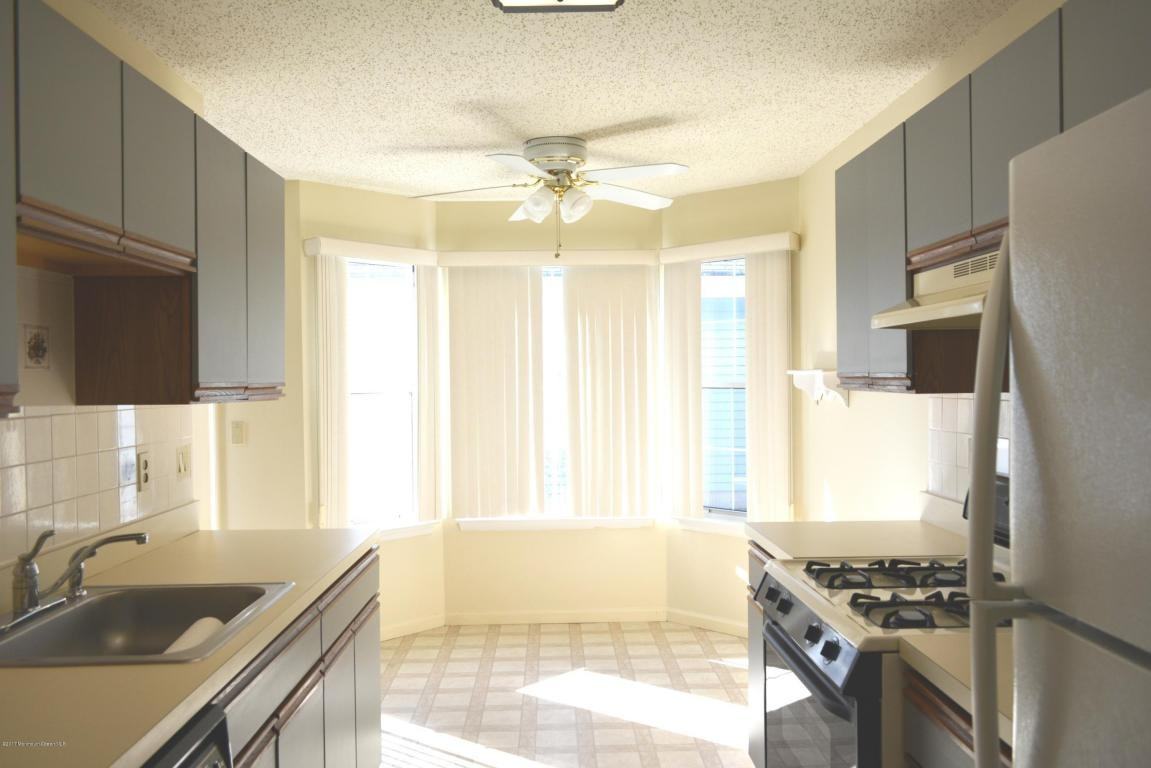 14 Hemlock Dr - Photo 2 of 8