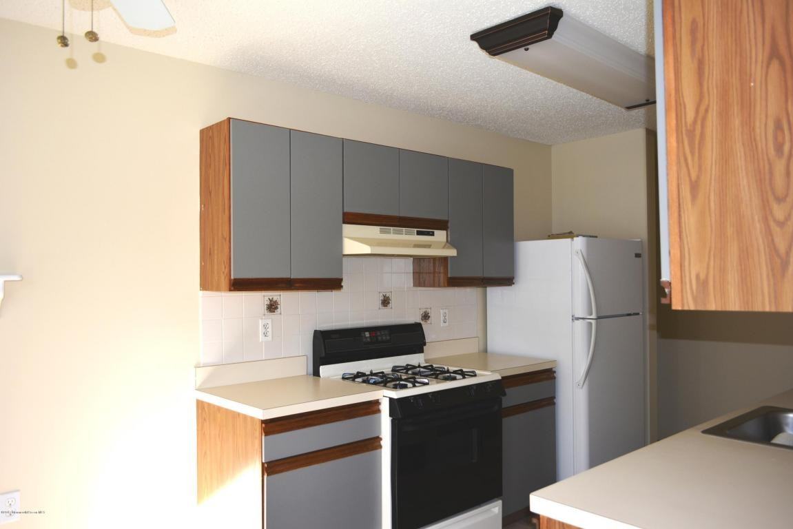 14 Hemlock Dr - Photo 3 of 8