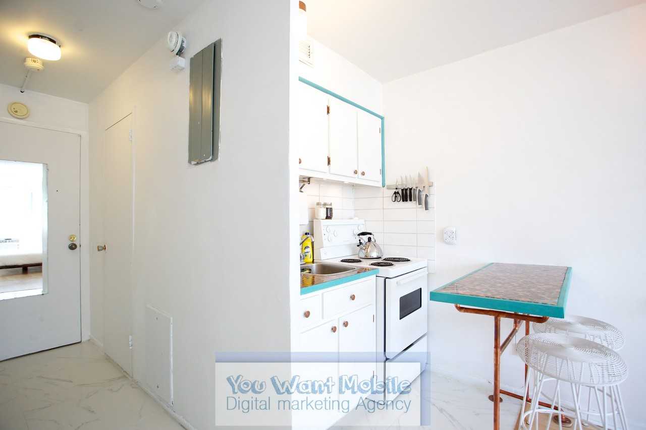 3455 Rue Durocher 515, Montréal, QC H2X 2C9 Studio Apartment for Rent