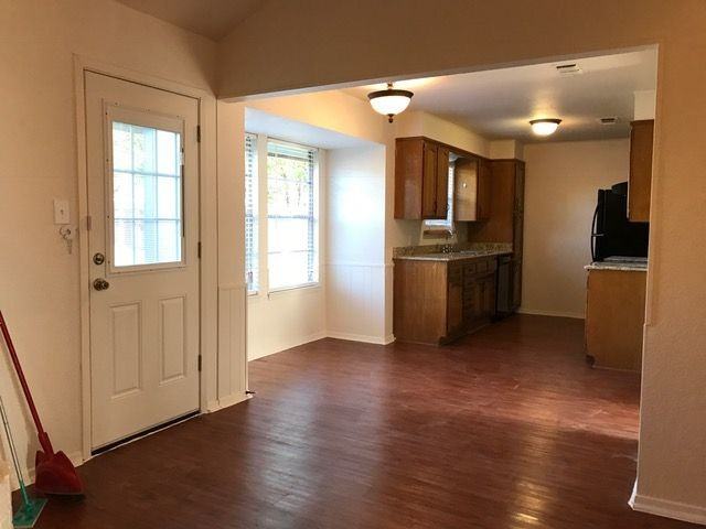 1010 Johnson St - Photo 2 of 4