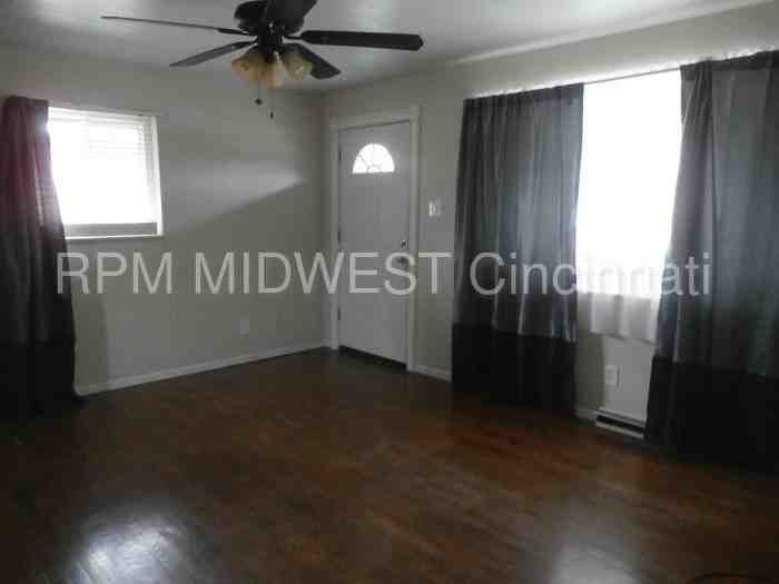 9033 Orangewood Dr - Photo 3 of 6