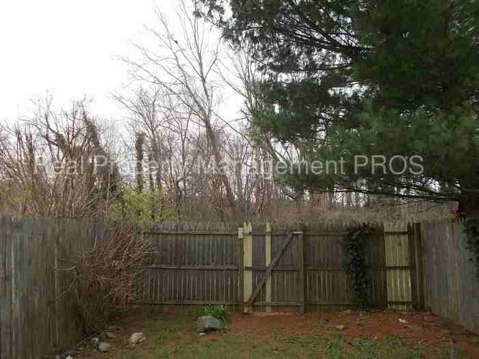 8589 Colston Ct - Photo 3 of 5