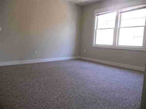 930 Wealthy St SE #C - Photo 3 of 10