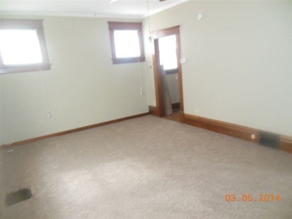 725 SW Fillmore St - Photo 2 of 5