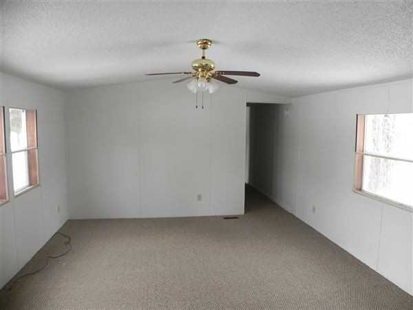 2300 N Parma Rd - Photo 3 of 10