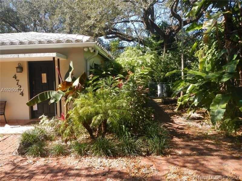 4724 SW 64th Ct - Photo 2 of 6