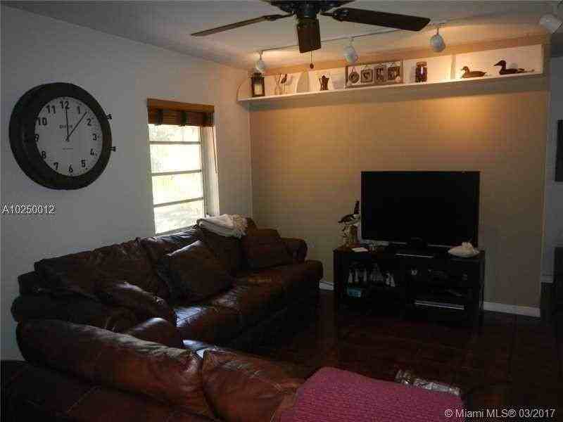 4724 SW 64th Ct - Photo 3 of 6