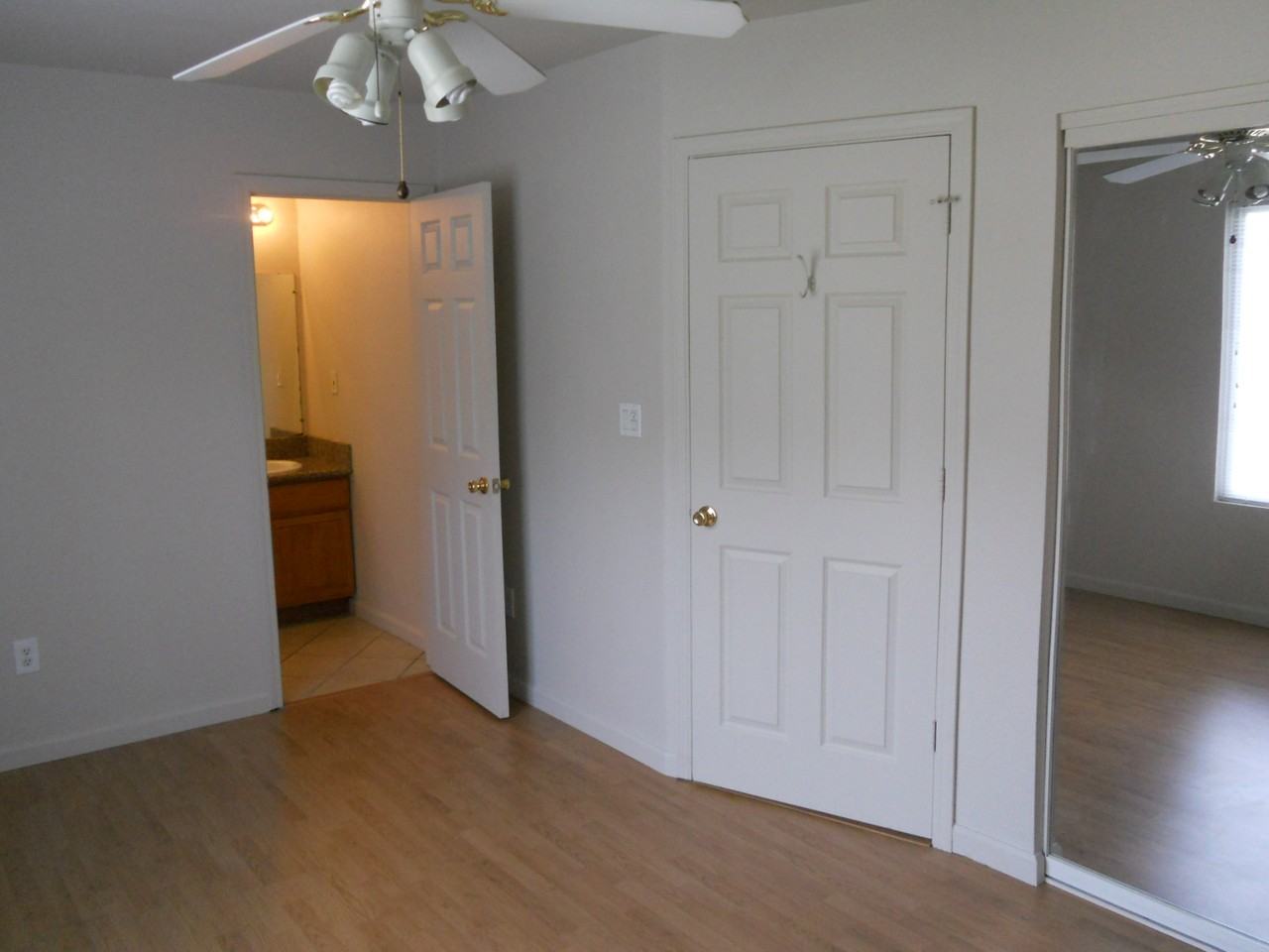 4942 14th Ave - Photo 3 of 5