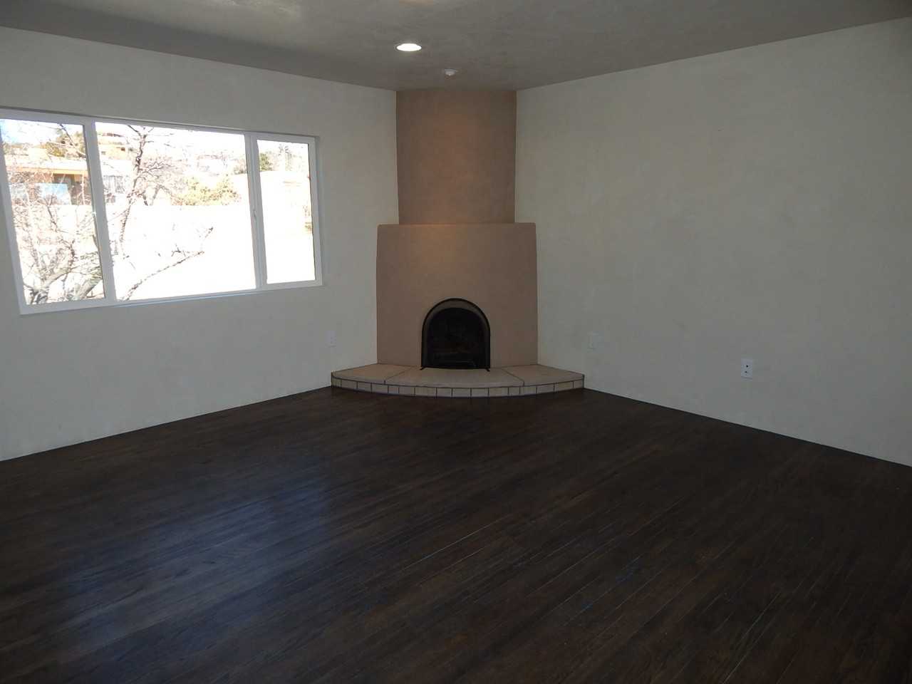 405 Alamo Dr - Photo 2 of 20