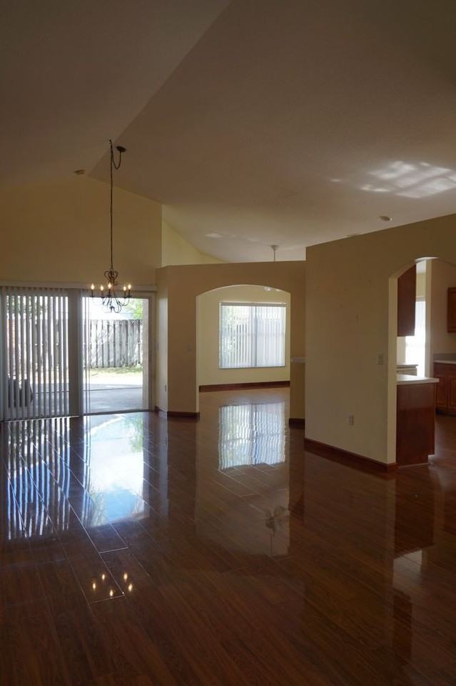 1824 Colonial Woods Blvd - Photo 2 of 10