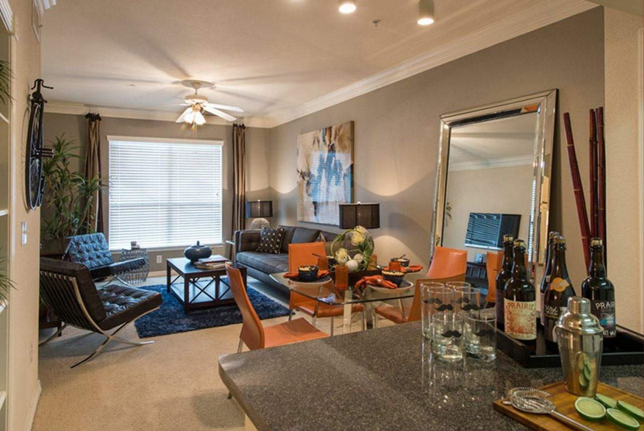 Estates at Memorial Heights - Photo 2 of 25