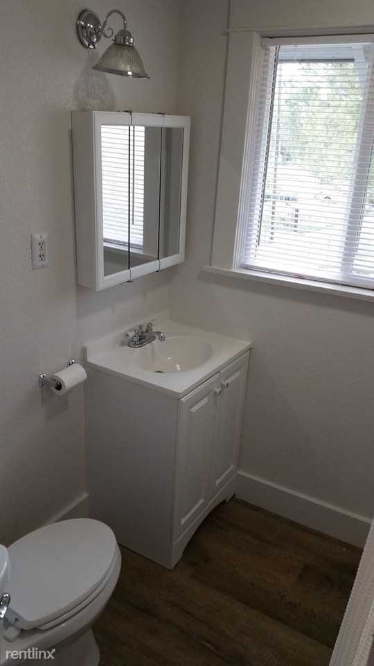 722 E Grand Blvd - Photo 3 of 13