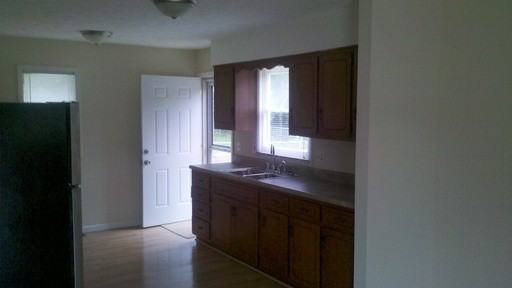 131 N Creek Dr #9 - Photo 3 of 5