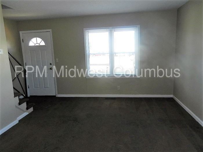 208 Midcliff Dr - Photo 2 of 9