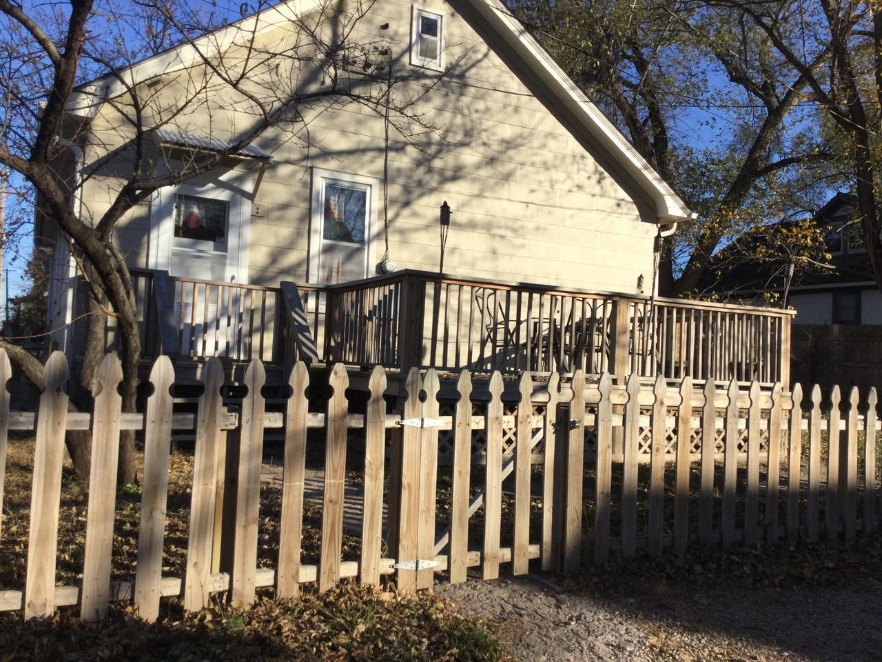 912 Cedar St - Photo 2 of 11