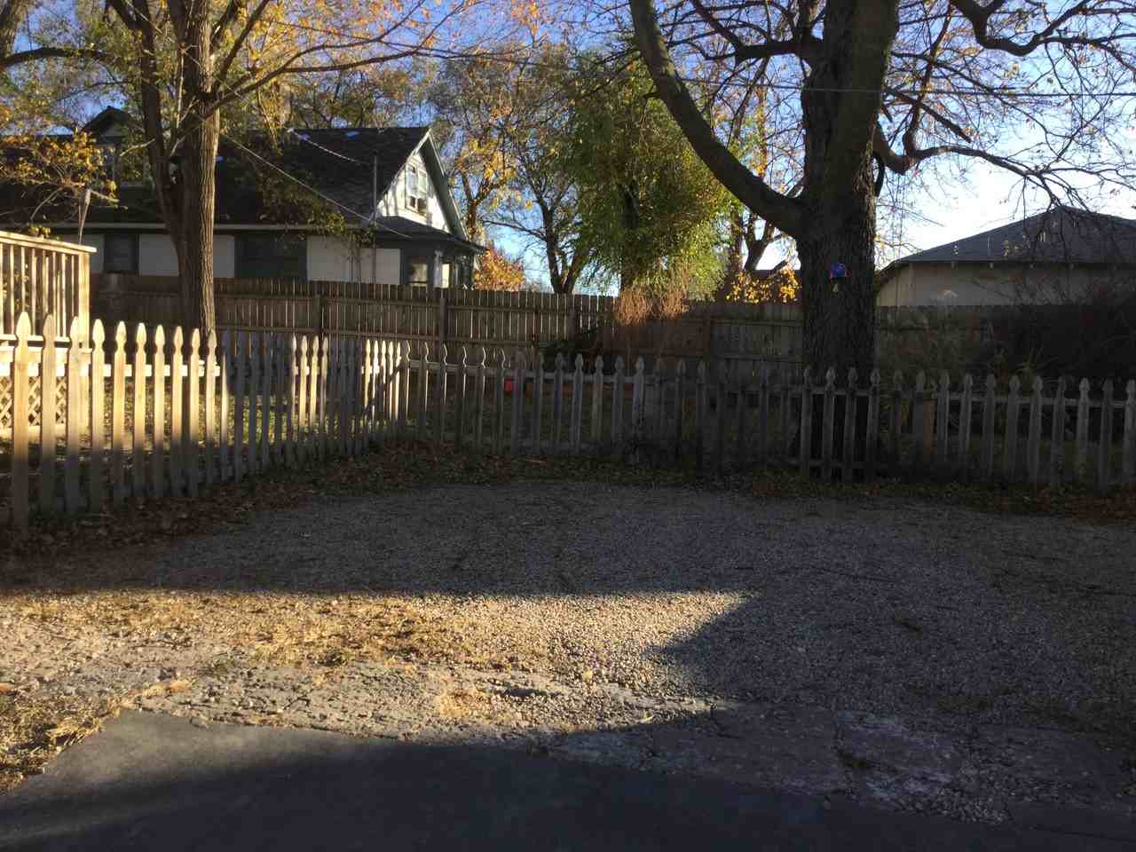 912 Cedar St - Photo 3 of 11