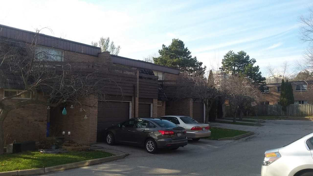 1287 White Oaks Blvd - Photo 2 of 9