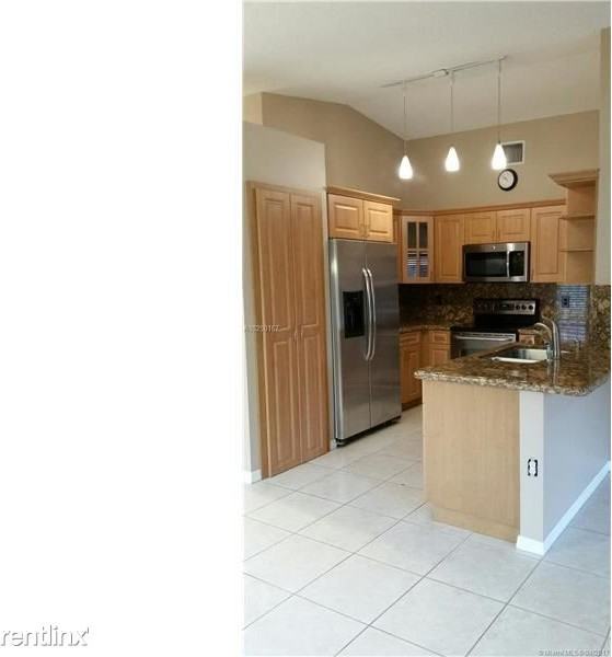 16453 SW 97th St - Photo 2 of 8