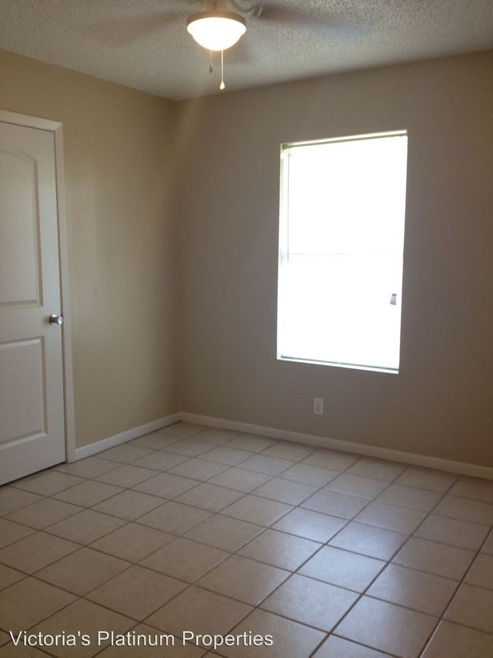 209 Broadway St - Photo 3 of 8