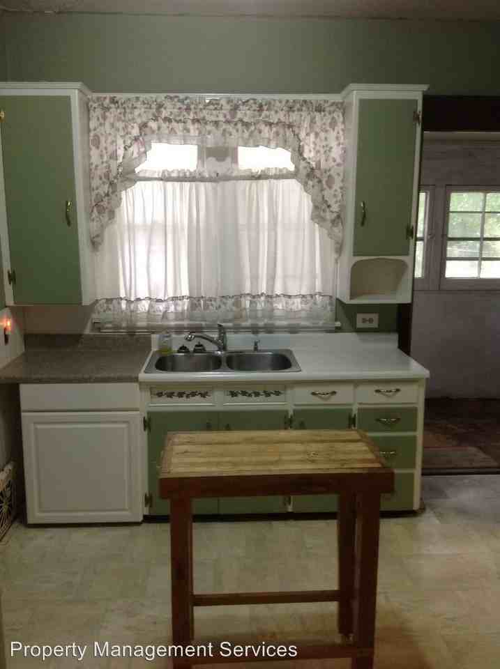 1607 Morehouse Ave - Photo 2 of 11