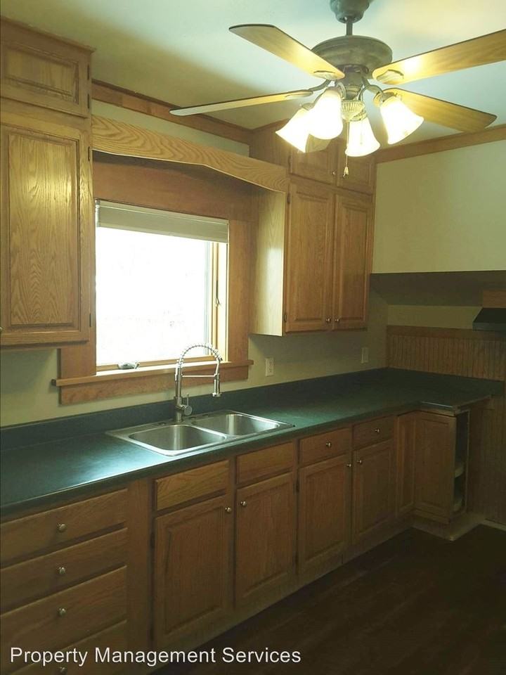 237 Bank St - Photo 2 of 12